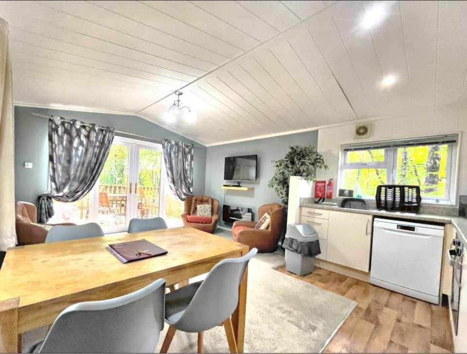 Woodland View -Hot Tub-Tenby-Carmarthen-세인트 클리어스 외부 사진