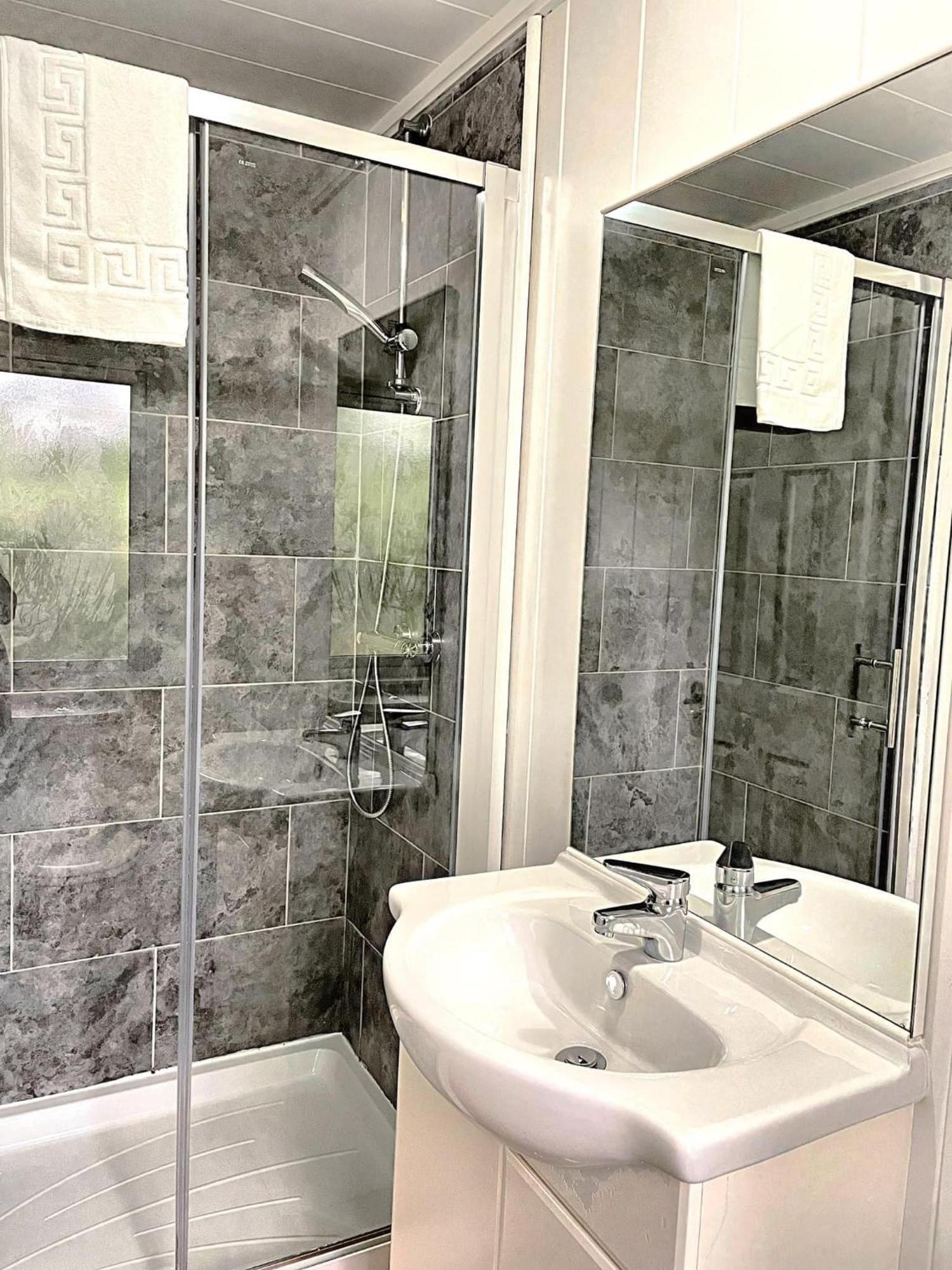 Woodland View -Hot Tub-Tenby-Carmarthen-세인트 클리어스 외부 사진